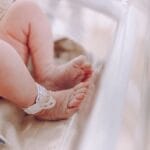 Após quase 40 anos, teste de DNA revela que hospital pode ter trocado dois bebês que foram criados por outra família