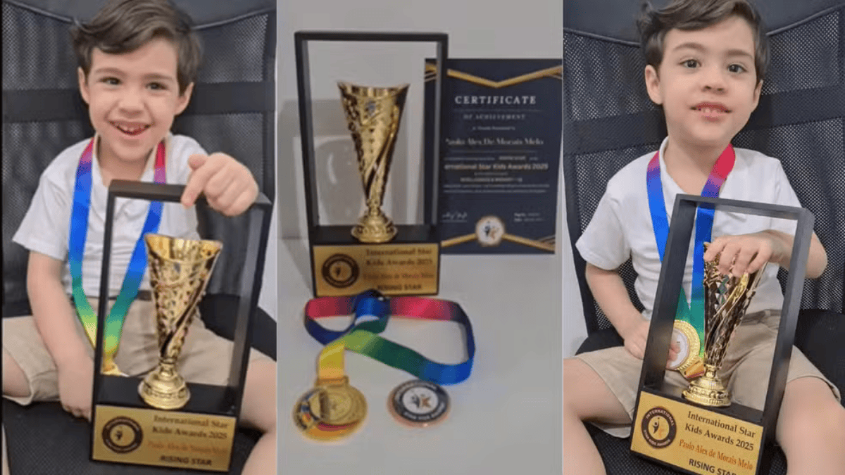 Paulo Alex exibe a medalha e o troféu do International Star Kids Awards 2025. Por causa das cores da fita, o menino passou a chamar a medalha de “arco-íris”. (Foto: Arquivo pessoal)