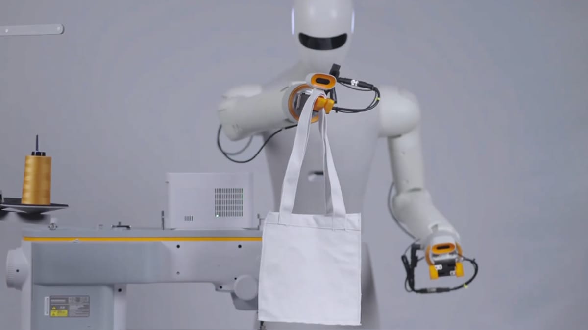 Tecnologia combina robótica e inteligência artificial para automatizar etapas da produção na indústria têxtil (Reprodução: AITU/ YouTube)