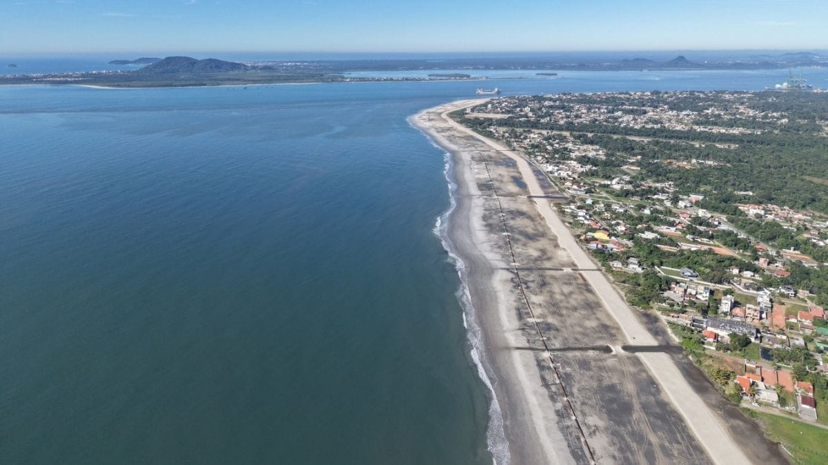 Alargamento de praia em Itapoá