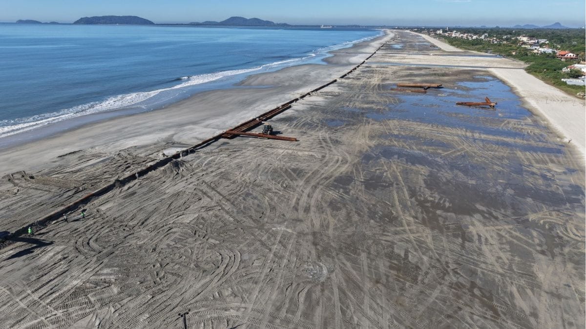 Alargamento de praia em Itapoá