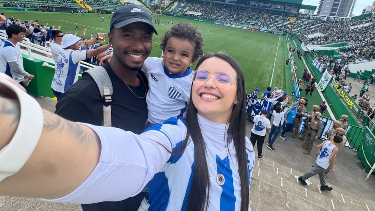 Casal acompanhava o Avaí junto com o filho (Foto: Redes sociais, Reprodução)