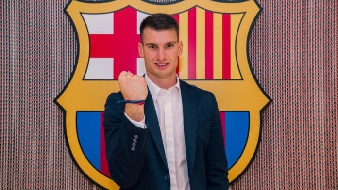 Goleiro foi anunciado pelo Barça nesta quinta (Foto: Marc Graupera, FC Barcelona)