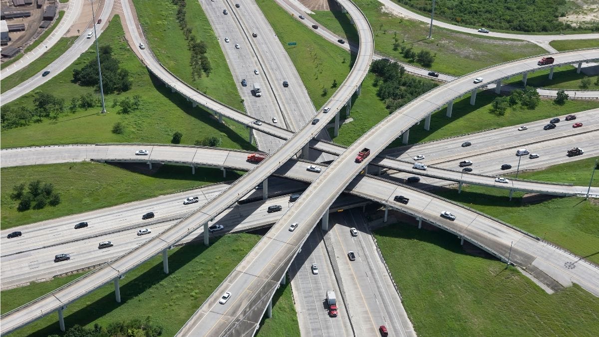 Infraestrutura brasileira precisaria desembolsar R$ 2,03 trilhões para melhorar estrutura logística, diz CNT