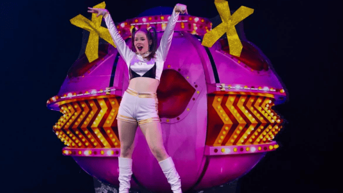bailarina representando Xuxa