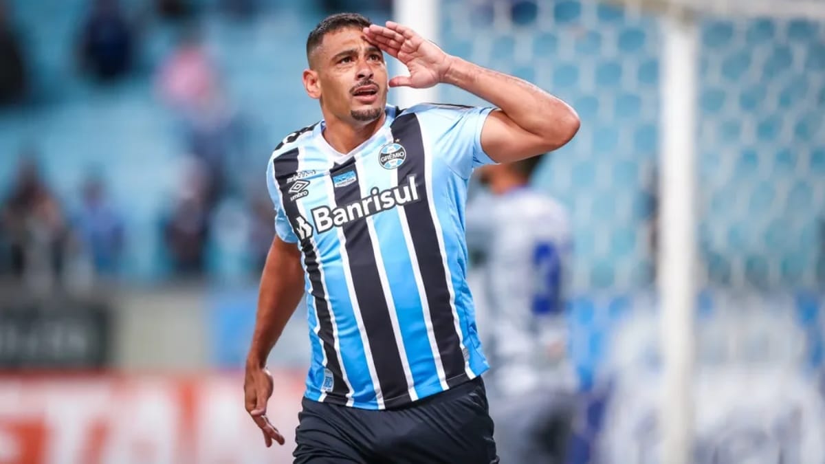 Diego Souza com a camisa do Grêmio