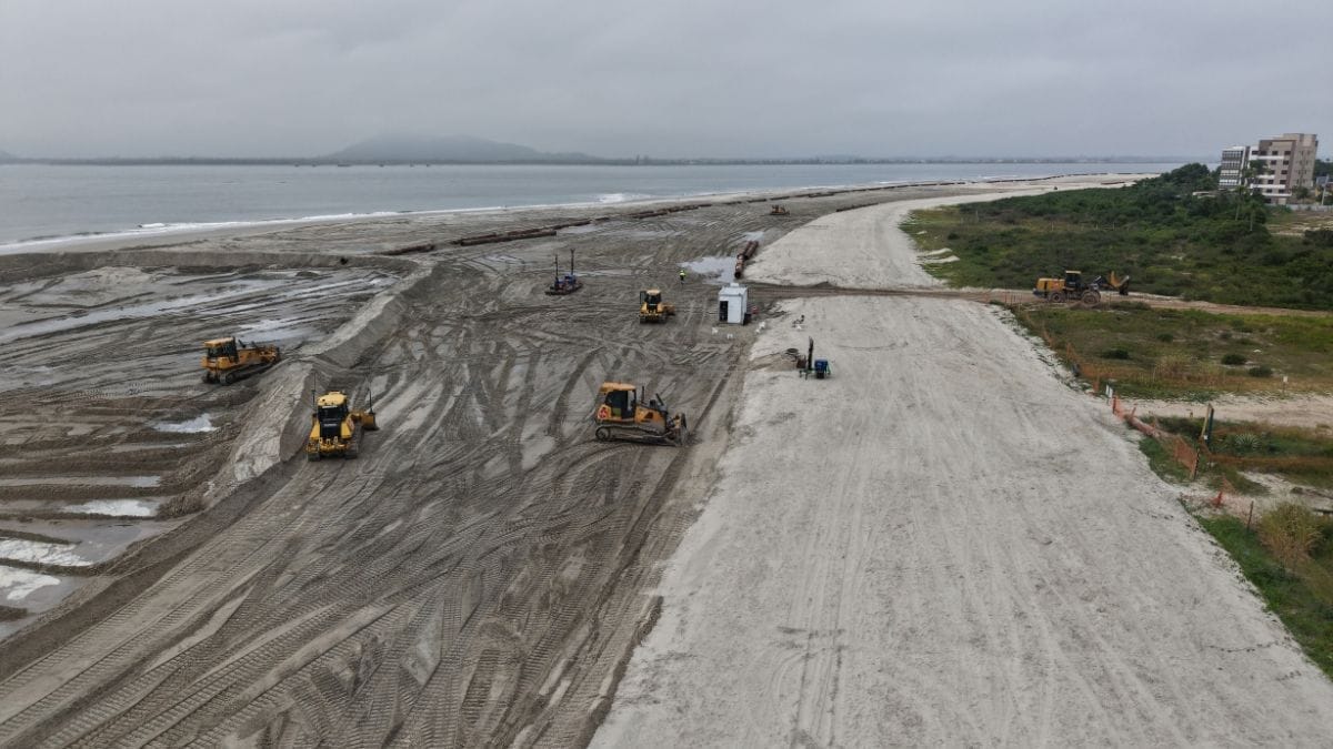 Alargamento de praia em Itapoá