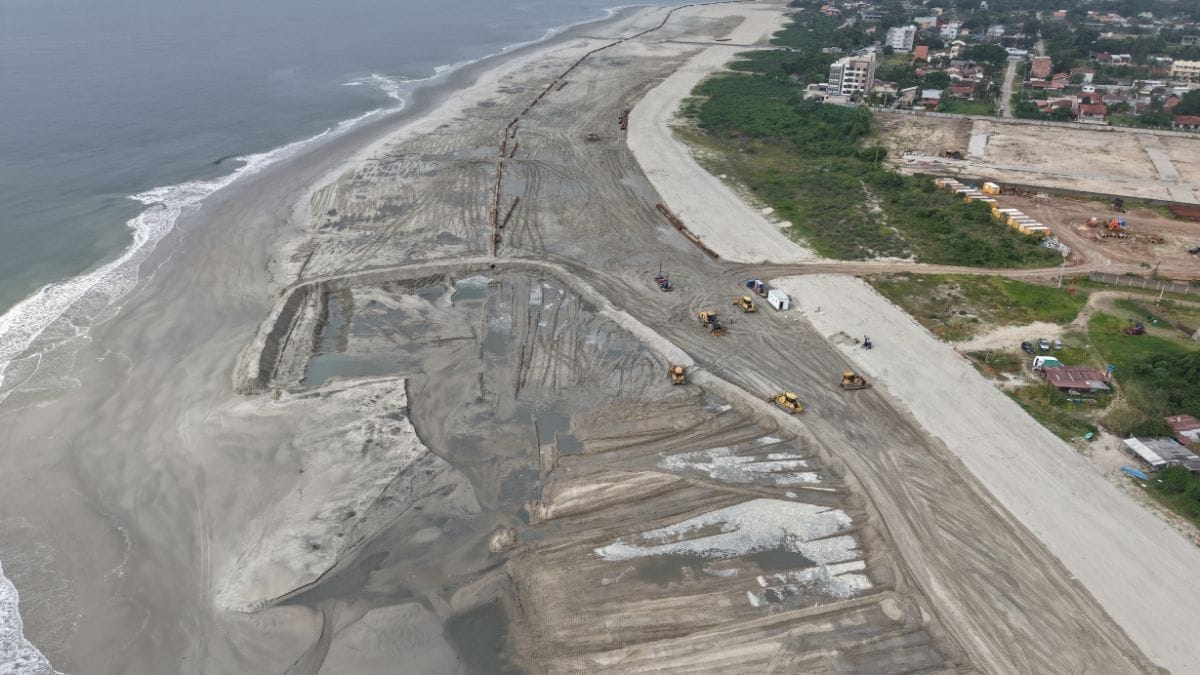 Alargamento de praia em Itapoá