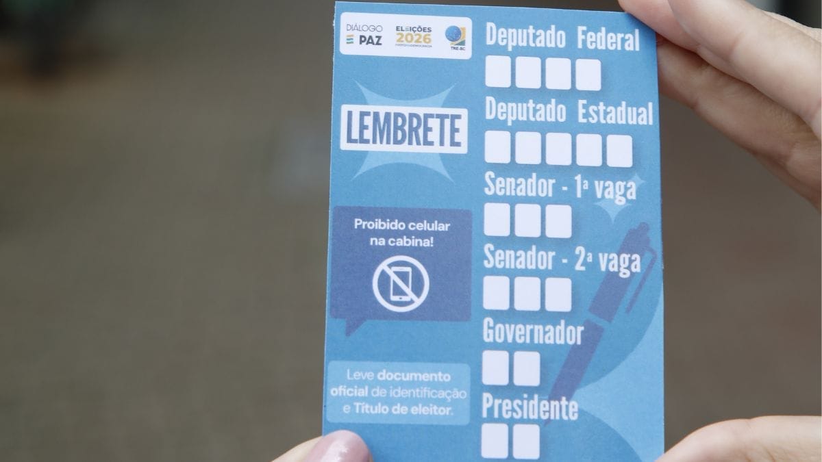 Eleição em SC terá seis votos e até 25 apertos na urna; veja como ‘colinha’ e consulta a seção podem ajudar