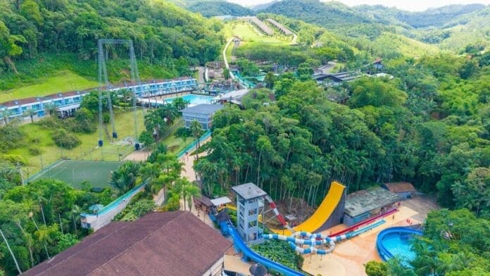 Maior parque aquático de SC procura 50 novos funcionários para a temporada de verão
