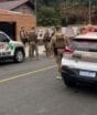 Filho liga para o 190 após tentar matar a própria mãe a facadas em Jaraguá do Sul