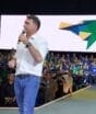 Flávio Bolsonaro pede voto de forma antecipada em convenção do PL em SC e repete conduta de Lula