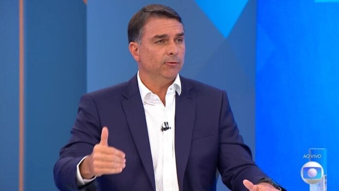 Na Globo, Flávio Bolsonaro volta atrás sobre as urnas: “Vou respeitar o resultado”