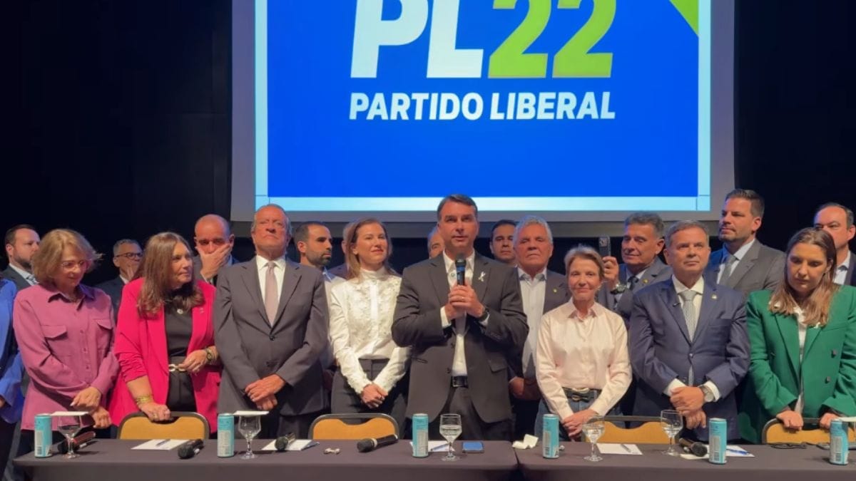 Flávio Bolsonaro anunciou nome de vice nesta quarta-feira