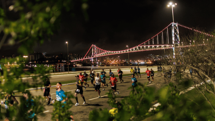 Curvas reduzidas e passagem abaixo da Ponte Hercílio Luz: veja o percurso detalhado da Maratona Internacional de Florianópolis