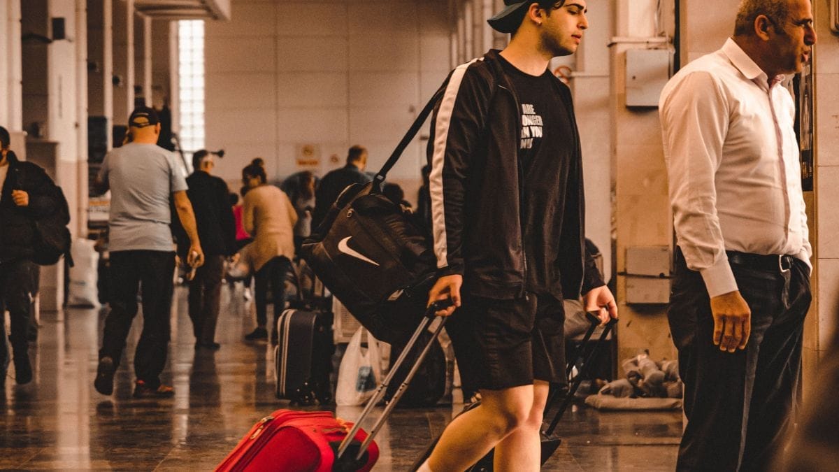 Terminal rodoviário com um fluxo grande de passageiros