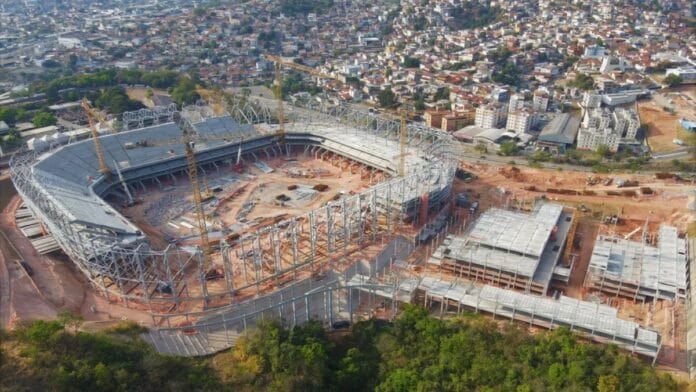 Fotos antigas mostram como terreno doado por banqueiro virou estádio mais moderno do Brasil