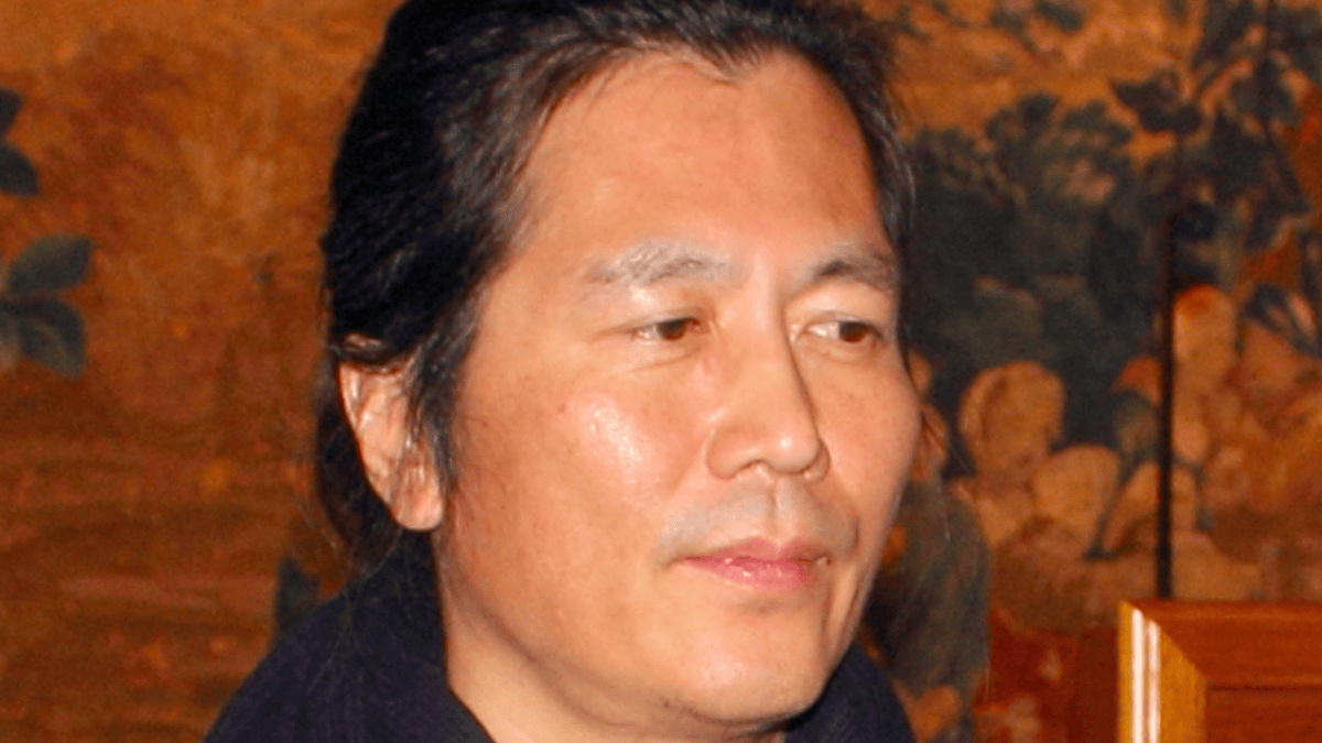 Retrato fotográfico de Byung-Chul Han, ou, na ausência de imagem licenciada, capa da edição brasileira de "Sociedade do Cansaço".