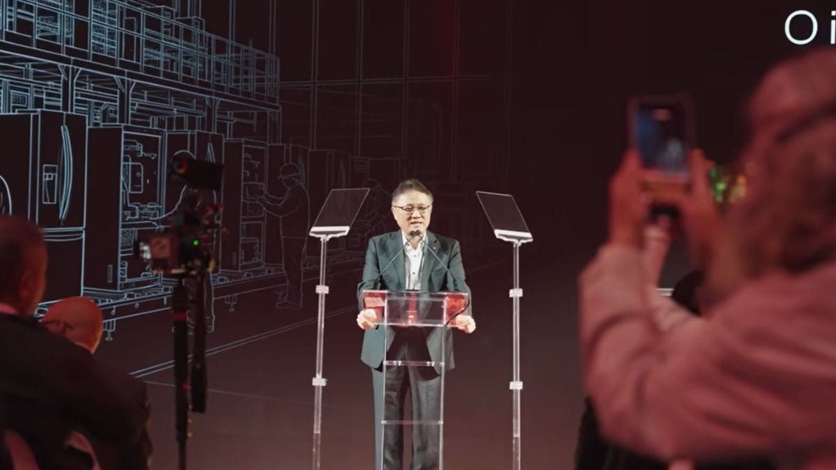 LG abroi nova fábrica de geladeiras, em Fazenda Rio Grande (PR), Região Metropolitana de Curitiba, marcando o início da produção nacional da categoria.