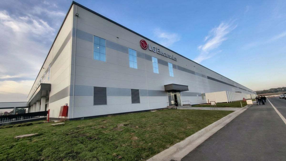 LG abroi nova fábrica de geladeiras, em Fazenda Rio Grande (PR), Região Metropolitana de Curitiba, marcando o início da produção nacional da categoria.