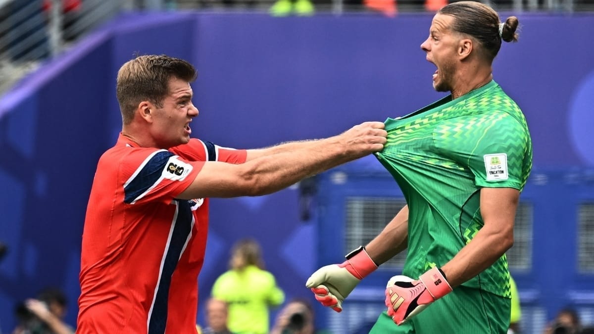 Goleiro da Noruega que defendeu pênalti do Brasil na Copa acerta com clube da Champions League
