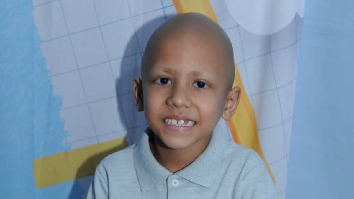 Menino de 7 anos de SC com câncer raro precisa de remédio de R$ 2 milhões após Justiça negar urgência