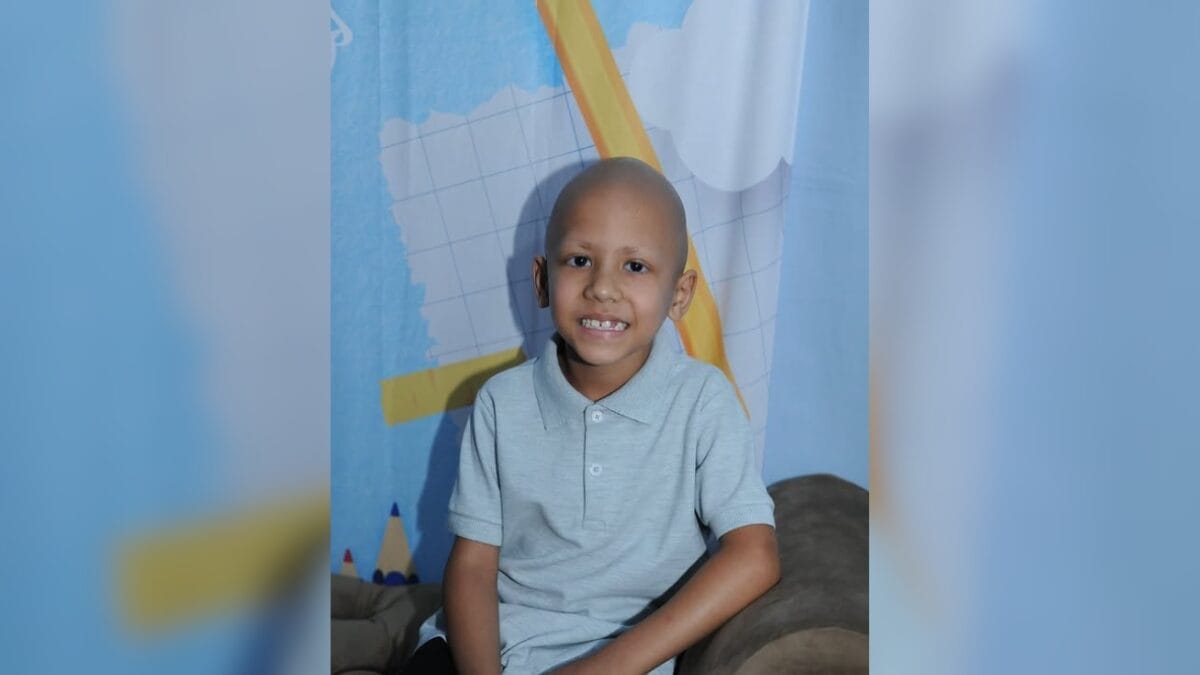 Menino de 7 anos de SC com câncer raro precisa de remédio de R$ 2 milhões após Justiça negar urgência