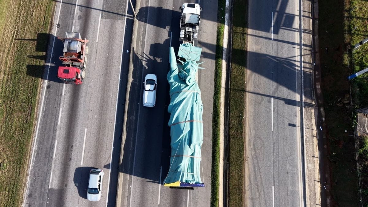 estátua da liberdade da Havan na rodovia