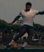 Atacante que custou R$ 520 milhões ao Manchester United treina sozinho em modesto clube após o fim do contrato