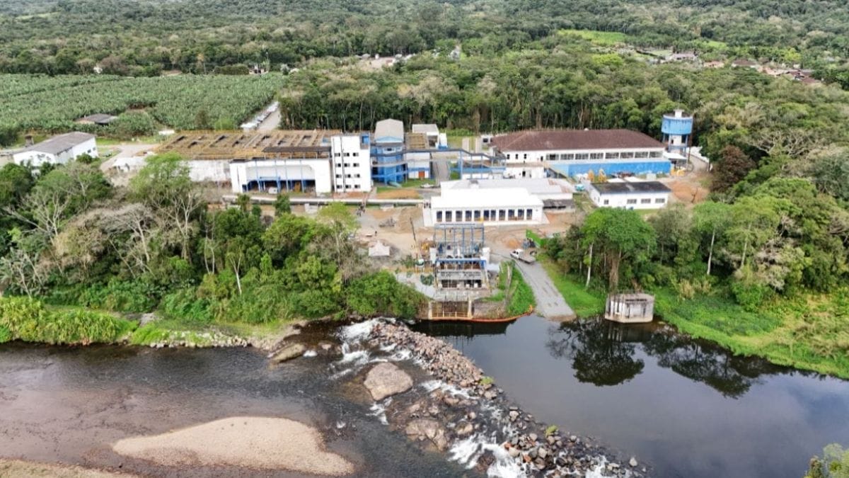 Joinville vai ficar temporariamente sem flúor na água após conflitos geopolíticos no Oriente Médio