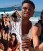 Letícia Colin, Chay Suede e Mariana Ximenes curtem dia de praia com elenco de Quem Ama Cuida