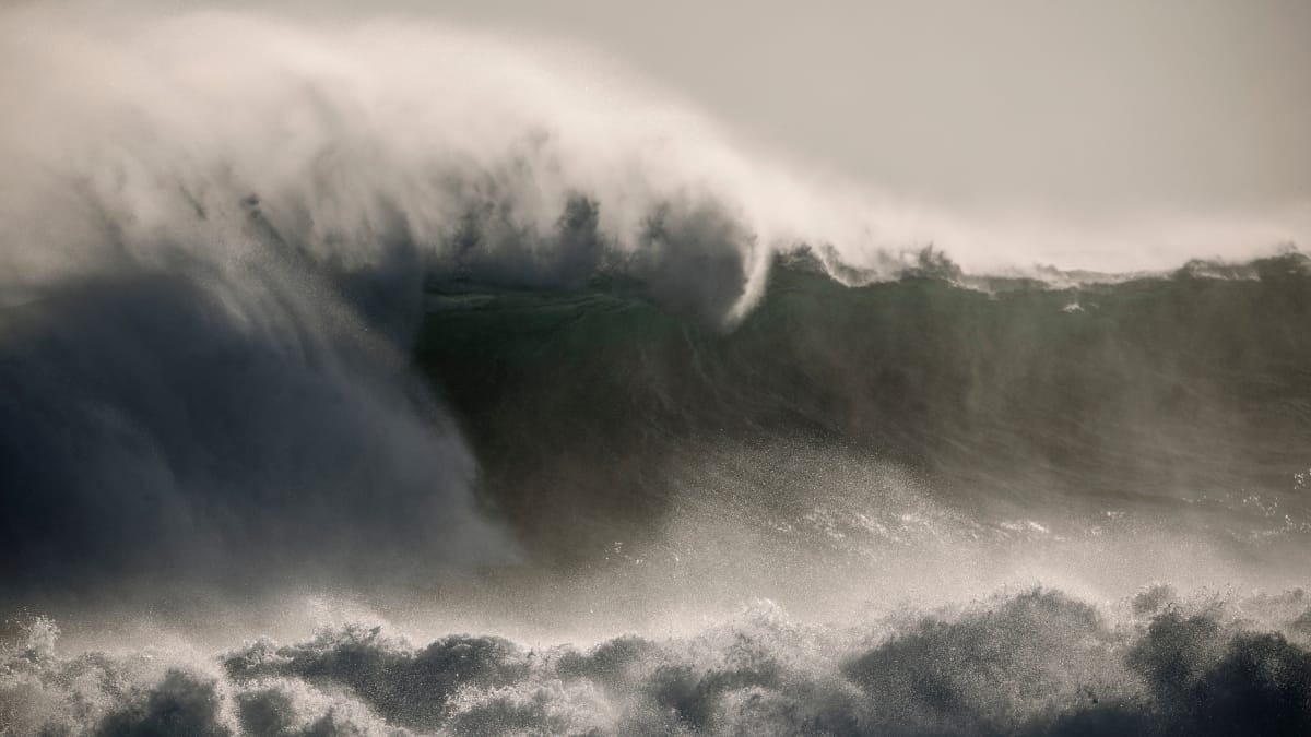 Ondas de 3,5 metros deixam litoral em alerta após temporais atingirem cidades de SC