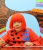 Morre Yayoi Kusama, artista japonesa das bolinhas e abóboras, aos 97 anos