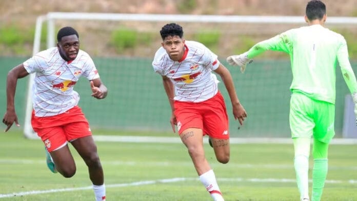 Novo atacante do Flamengo já foi goleiro e é comparado a Pedro pelo estilo de jogo
