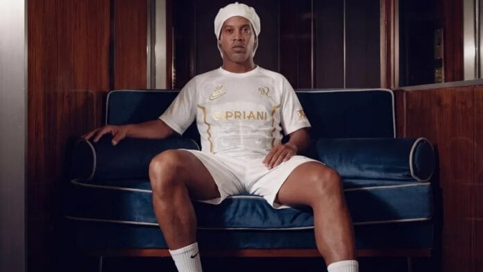 Ronaldinho vai vestir a clássica 10 no clube italiano (Foto: Ravenna, Divulgação)