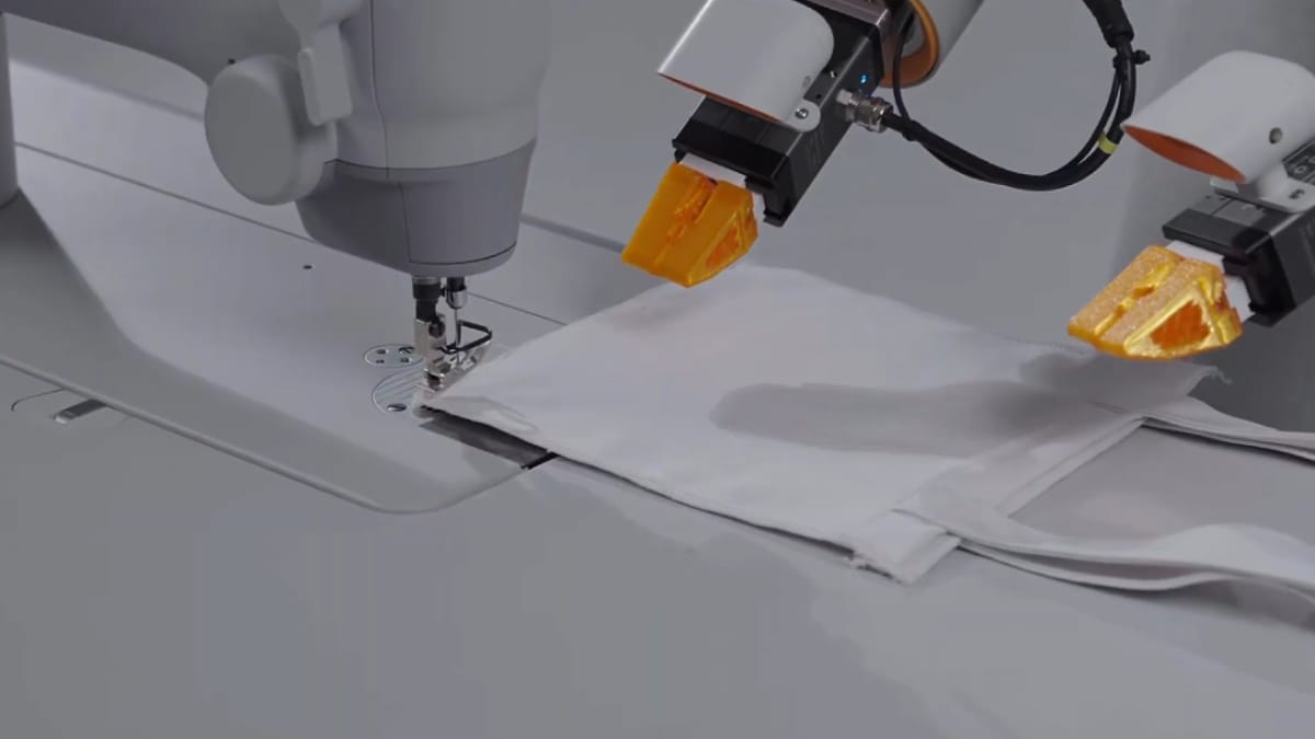 Inteligência artificial passa a ser aplicada à manipulação de tecidos, um dos desafios da automação na indústria têxtil (Reprodução: AITU/ YouTube)