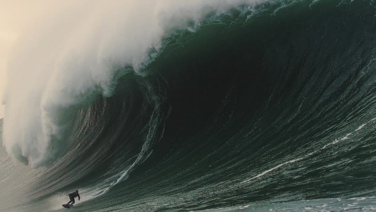 Brasileiro Rodrigo Koxa é finalista do Big Wave Challenge e pode recuperar recorde mundial de ondas gigantes