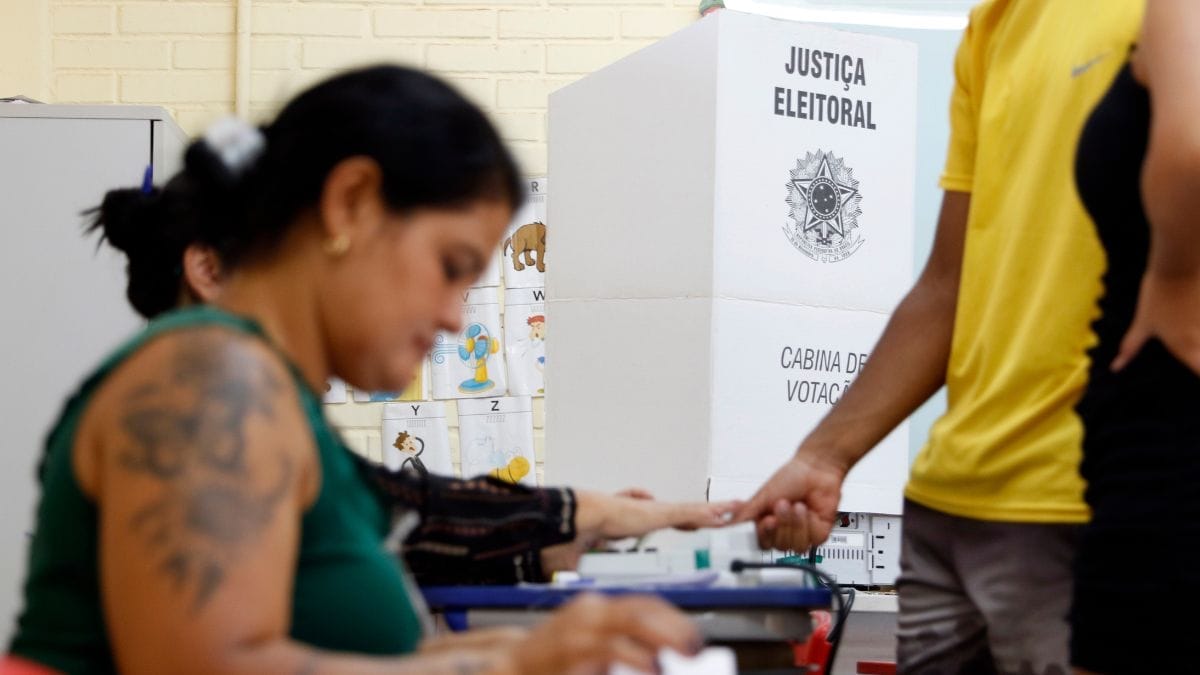 Valparaíso (GO), 06/10/2024 - Eleitores durante dia de votação nas eleições 2024. Foto: Bruno Peres/Agência Brasil