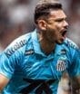 Sem clube, Tiquinho Soares chega para assinar novo contrato após deixar o Santos