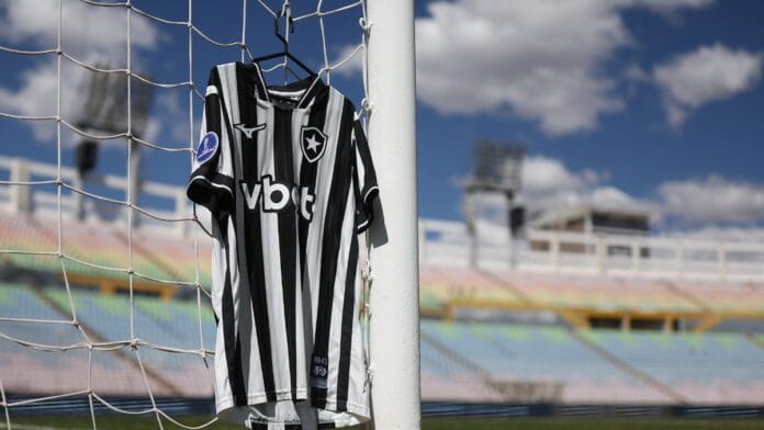 Técnico anunciado pelo Botafogo volta atrás e desiste de cargo após rejeição da torcida