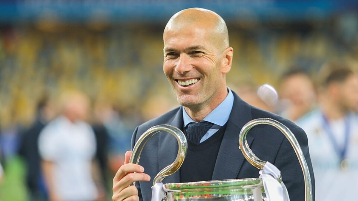 Tradicional clube francês que teve Zidane é vendido por menos de R$ 6 após crise financeira