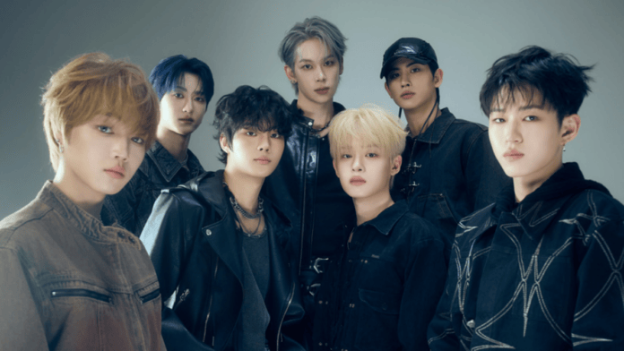 Foto promocional dos sete integrantes do grupo de K-pop YOUNITE posando juntos para o álbum INYUN Part.1
