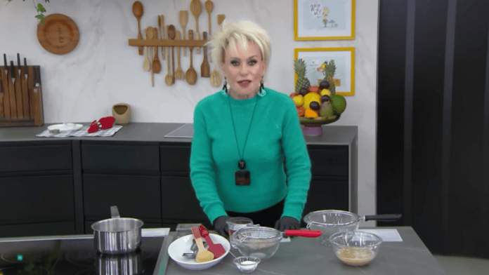 Aprenda a fazer o bolinho saudável de quinoa de Ana Maria Braga, receita prática preparada na air fryer e servida com molho de mostarda.