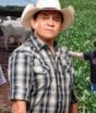 Aos 72 anos, Chitãozinho mudou o que produz na fazenda de 990 hectares que tem em Goiás há mais de 30 anos: a soja agora divide o terreno com o gado nelore