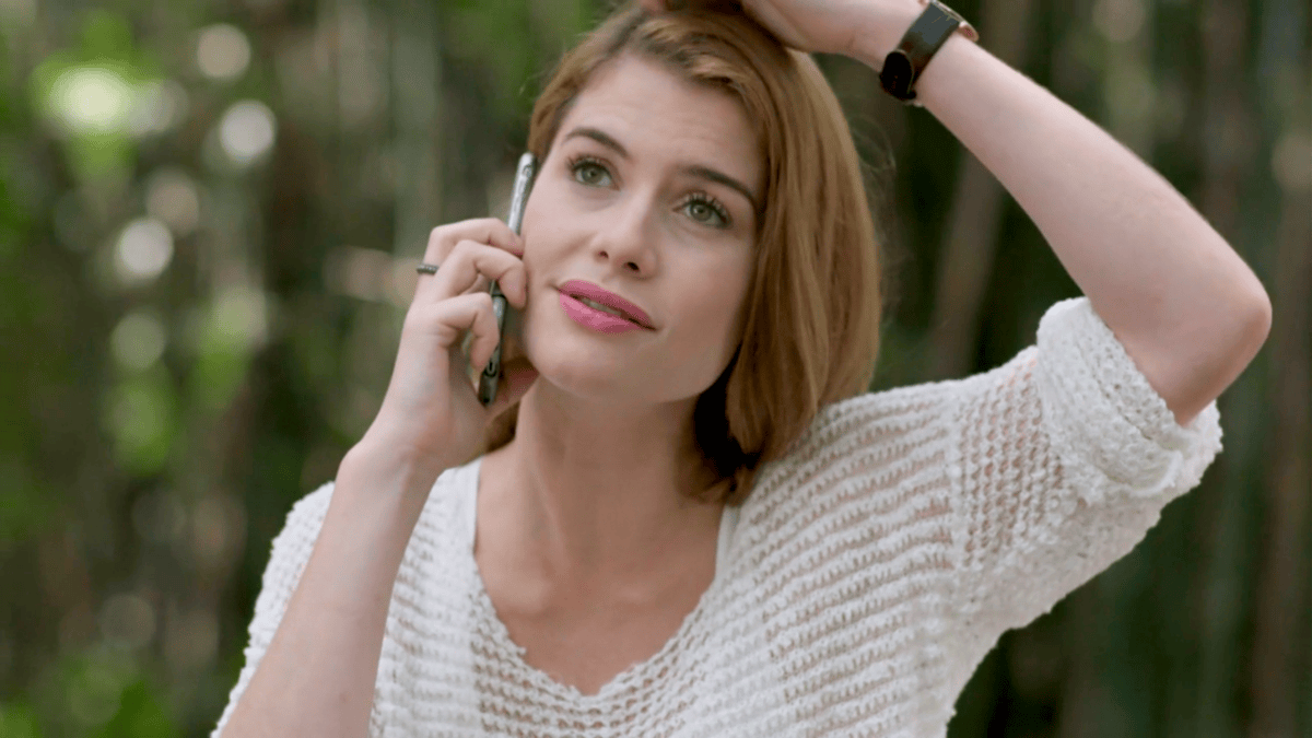 Alinne Moraes é Lívia e Rafael Cardoso é Felipe em novela da Edição Especial da TV Globo