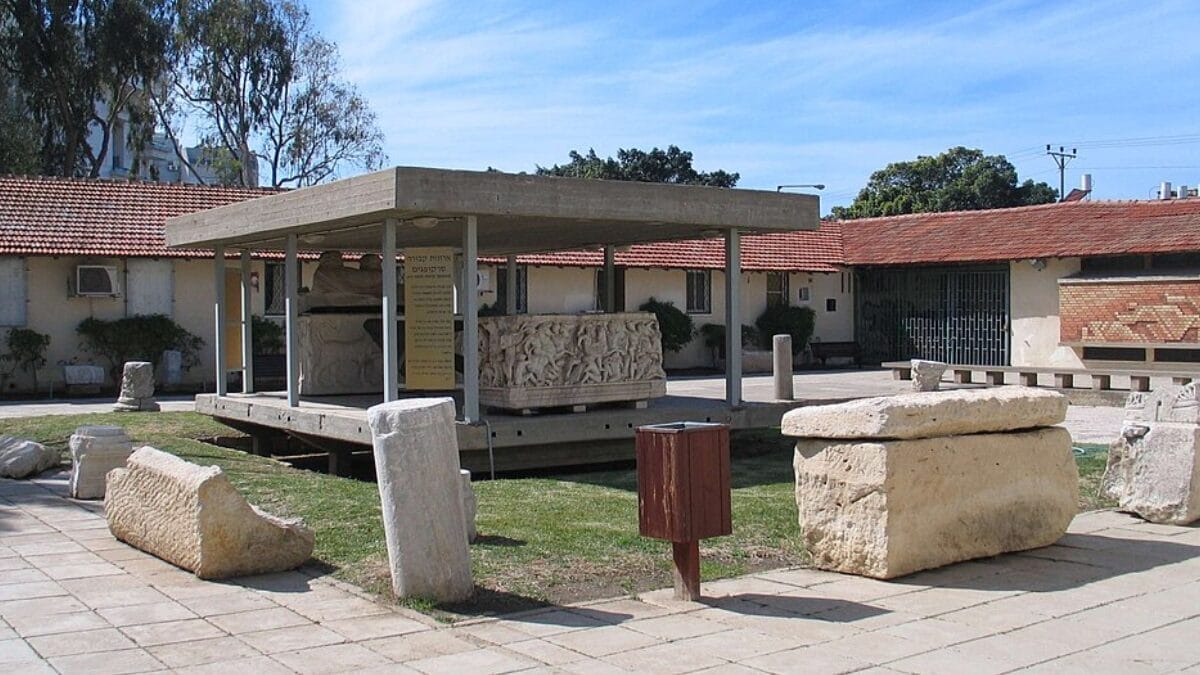 Ascalão era um importante porto do Levante e se tornou uma das principais cidades associadas aos filisteus (Foto: Bukvoed / Wikimedia Commons)