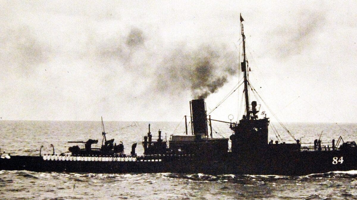 No século XX, a antiga rota comercial também recebeu embarcações militares, como o caça-minas alemão M-84 retratado nesta imagem de 1937 (Foto: National Museum of the U.S. Navy / Wikimedia Commons)