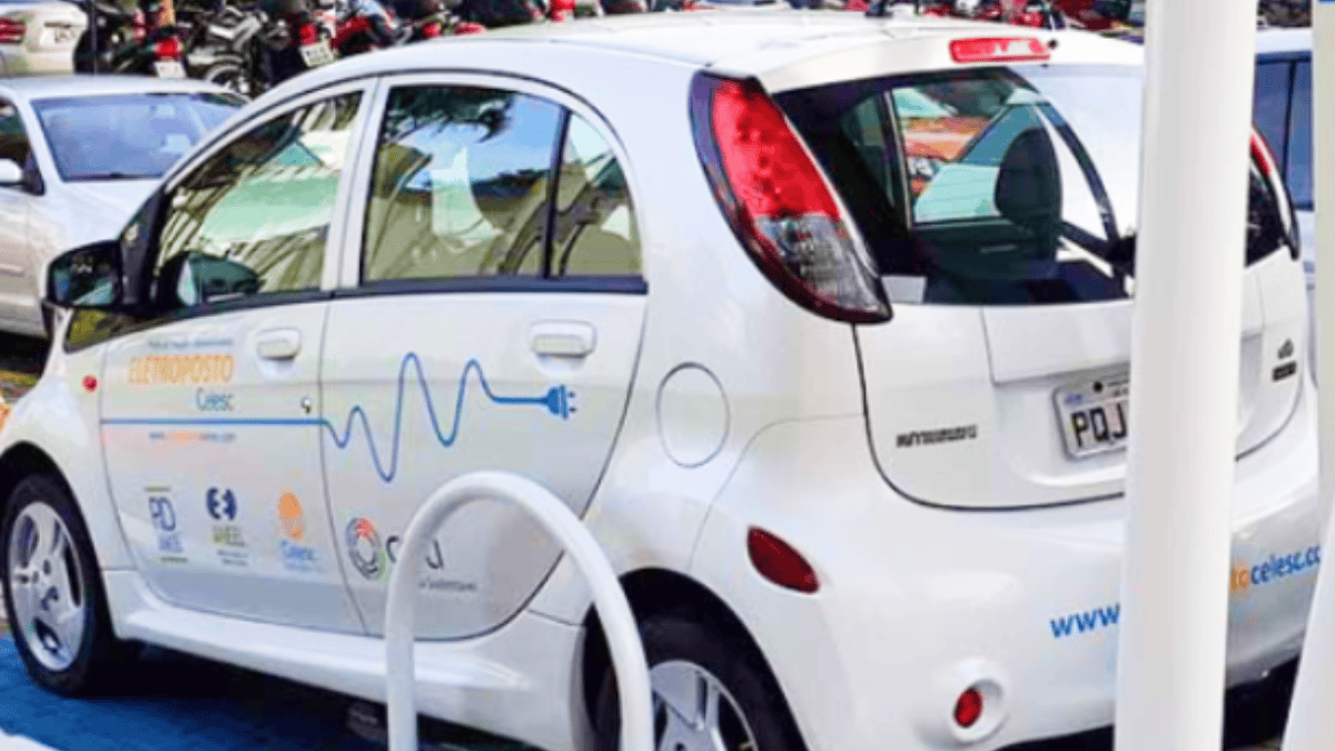 Rede de eletropostos para veículos elétricos deve chegar a 100 cidades de SC ainda em 2026