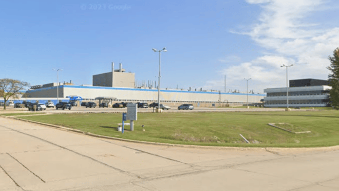 Stellantis aumenta investimento para R$ 4 bilhões e promete reativar fábrica para gerar 3,3 mil empregos