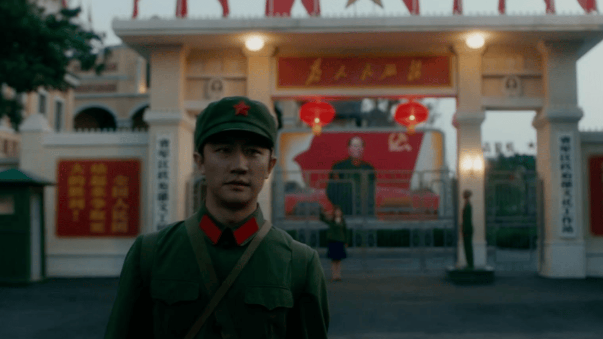 Youth acompanha integrantes de uma companhia artística militar e transforma os últimos anos da era Mao em pano de fundo para uma geração (Foto: Divulgação / IMDb)